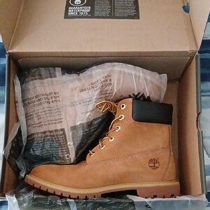 Timberland Tan Boots with Thick Rugged Sole and Padded Collar